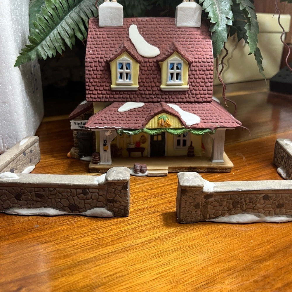 Department 56 Holiday House with Snow Accents Van Tassel Manor